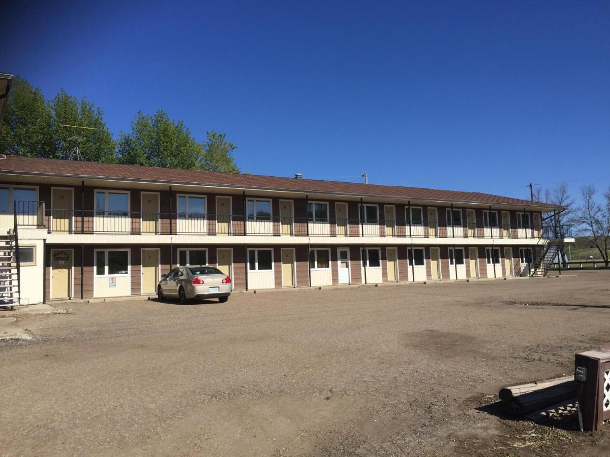 Jolly Giant Pub & Motel Willow Bunch Exteriér fotografie